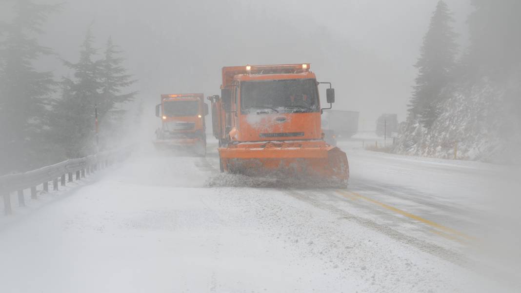 Konya-Antalya yolu beyaz bereketle kaplandı: Ekipler dur durak bilmiyor 4